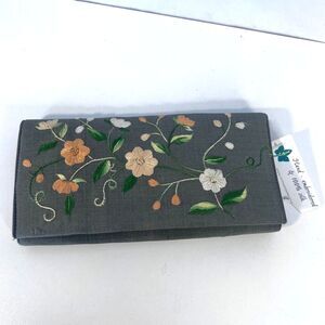Ivy Hand Crafts NEW Hand Embroidered 100% Silk Floral Print Wallet Botanical
